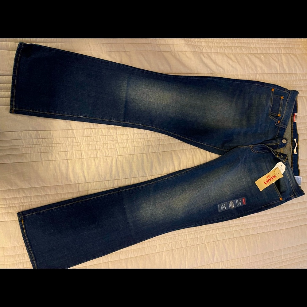 Levis 415 relaxed bootcut medium wash jeans  size 32x32